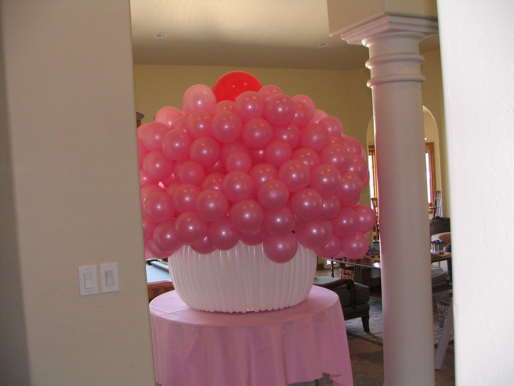 Красному подходит яичный, апельсиновый, лиловый, кремовый Красному подходит яичный, апельсиновый, лиловый, кремовый