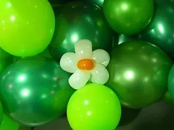 Изумрудные гелиевые изделия сочетают с салатовым, темно-синим, лазурным Изумрудные гелиевые изделия сочетают с салатовым, темно-синим, лазурным